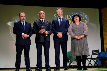 El Cuerpo de Bomberos de Madrid recibe uno de los Premios Solidarios por su labor humanitaria