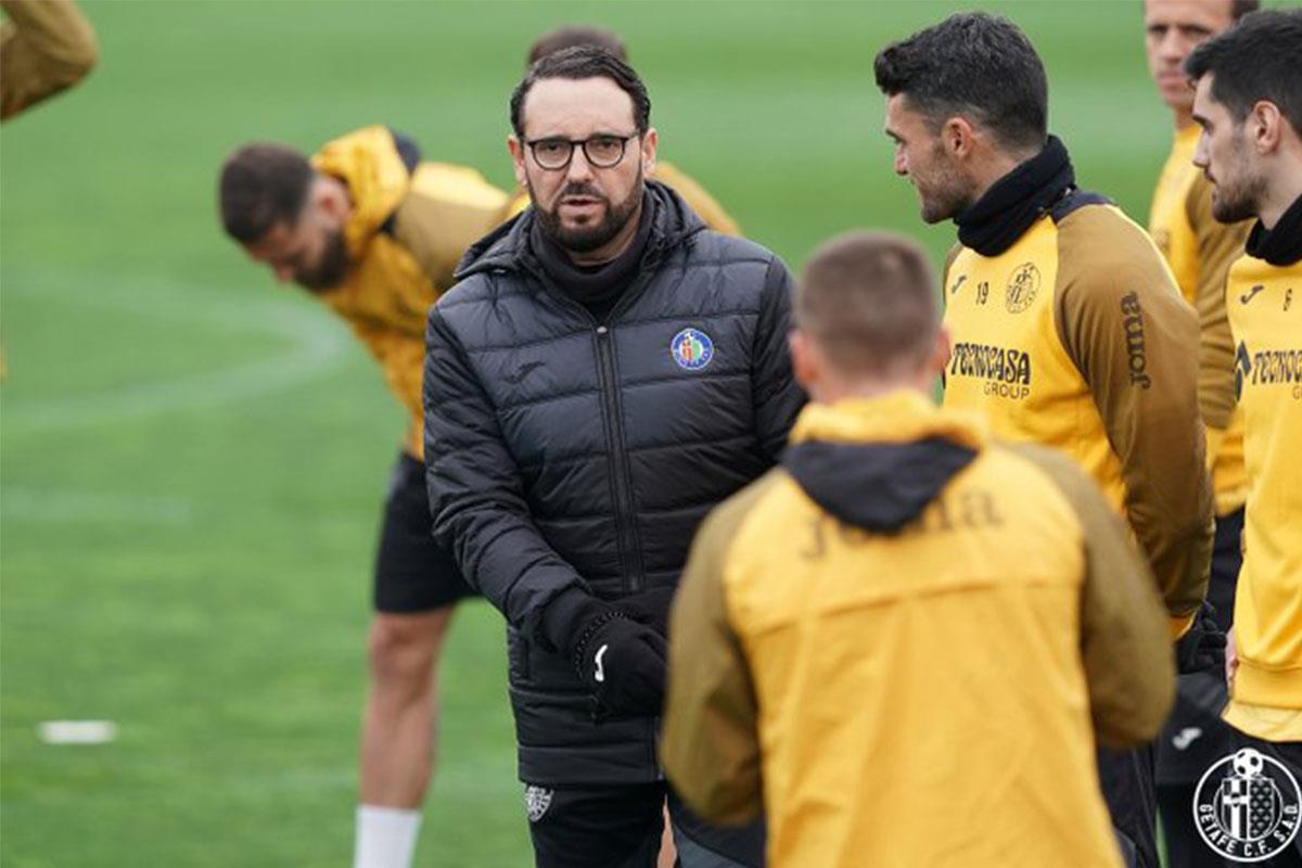 El entrenador del Getafe ha destinado material a los centros sociosanitarios y de salud mental del Grupo El Castillo en Alicante