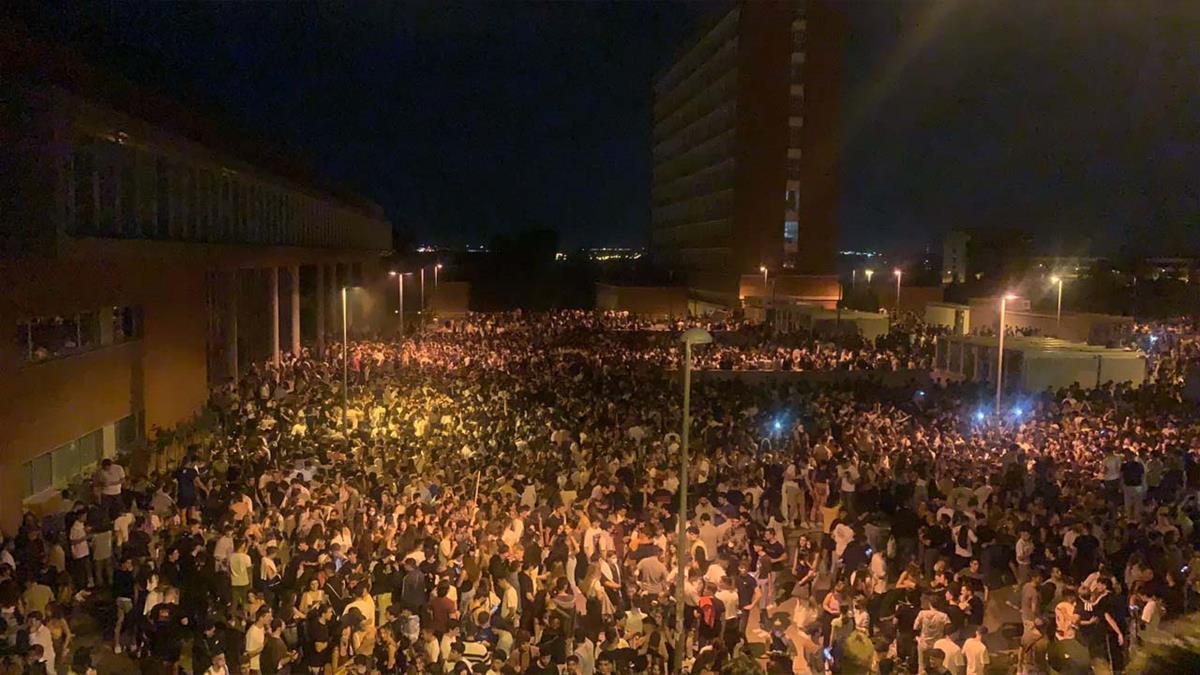 Los universitarios se "tiran por la ventana" y celebran una macrofiesta sin precedentes