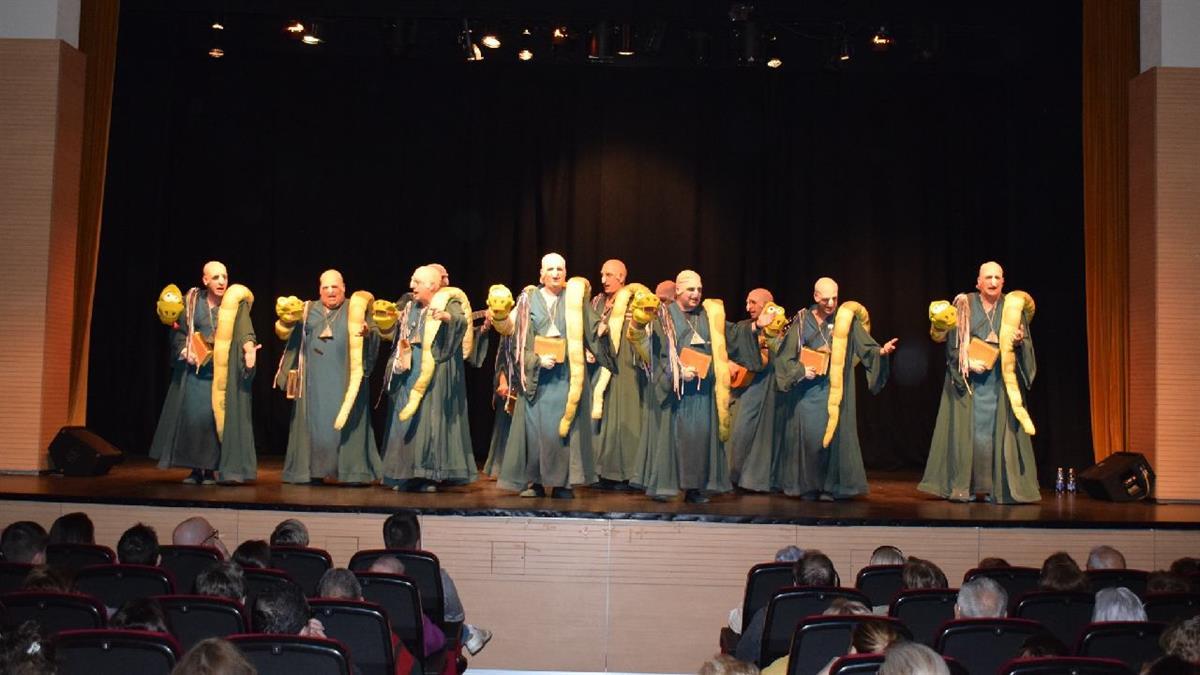 La chirigota sevillana que actuó en el Gran Teatro Falla de Cádiz