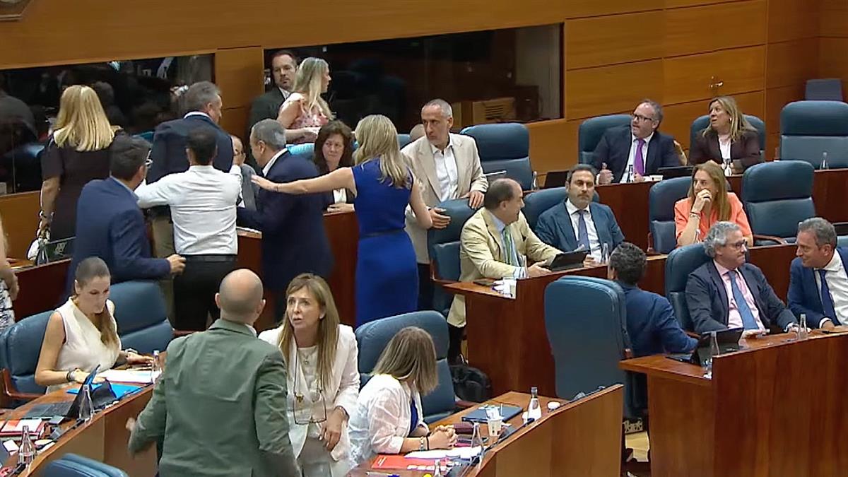El recuerdo de las víctimas y los sucesivos intentos de excarcelación a presos reabre las heridas en la Asamblea de Madrid