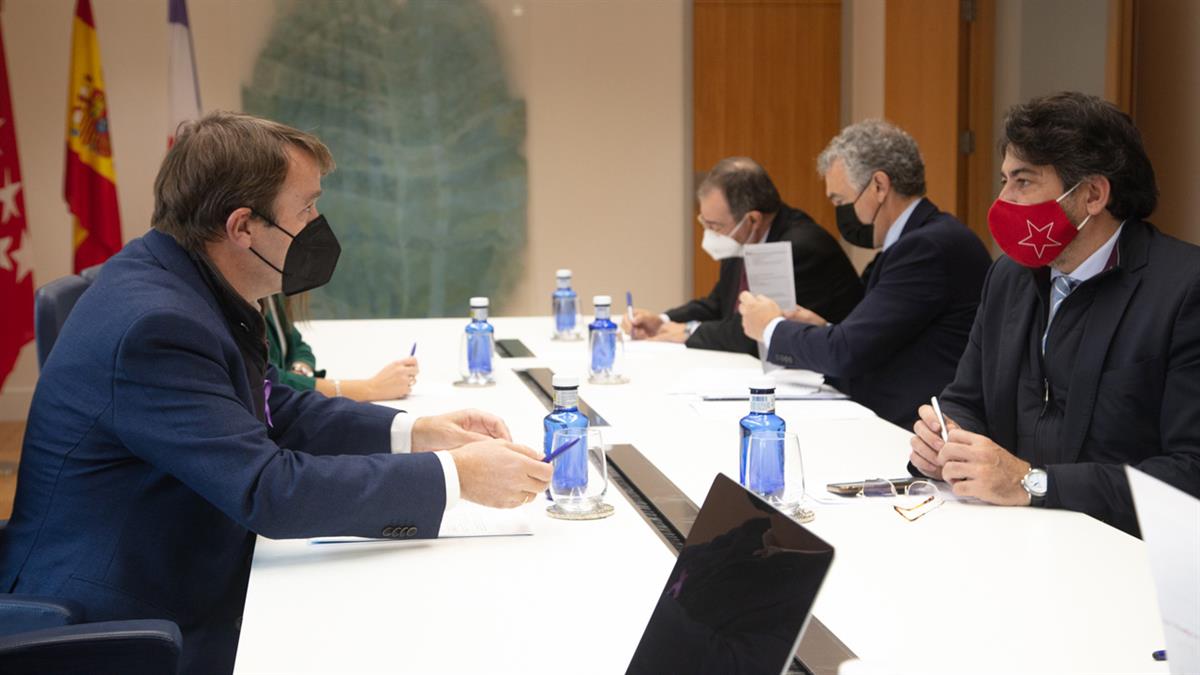 Se va a mejorar la frecuencia de varios autobuses interurbanos y dar continuidad a la vía de servicio que conecta con la M-40