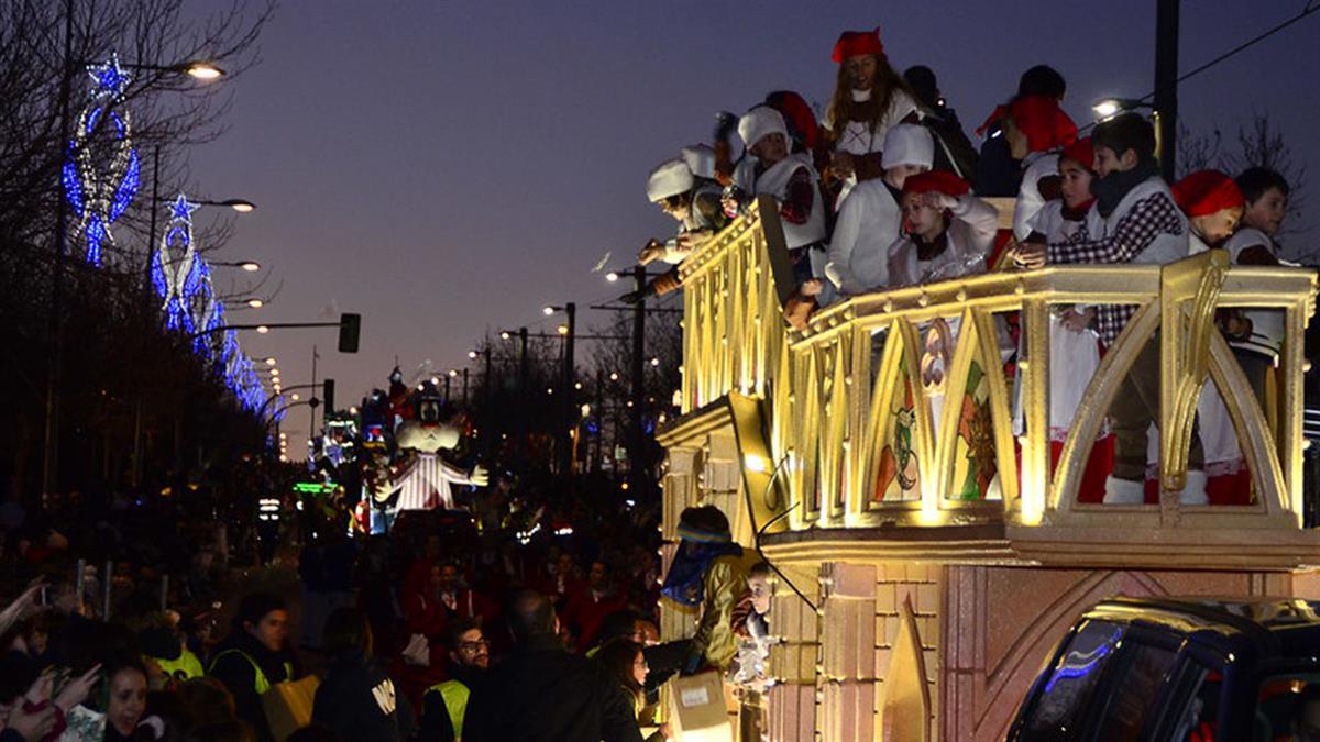 Con un gran dispositivo de seguridad durante el recorrido
