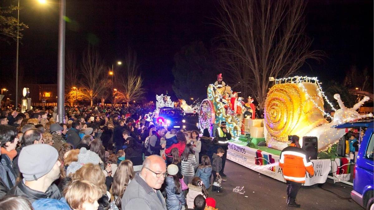 Durante el recorrido se repartirán ocho toneladas de caramelos y por primera vez los bomberos formarán parte de la comitiva real