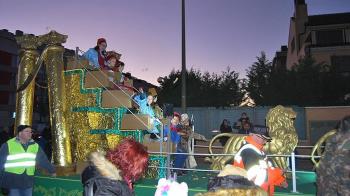 Es un desfile previo a la Gran Cabalgata de Reyes del miércoles 5 de enero