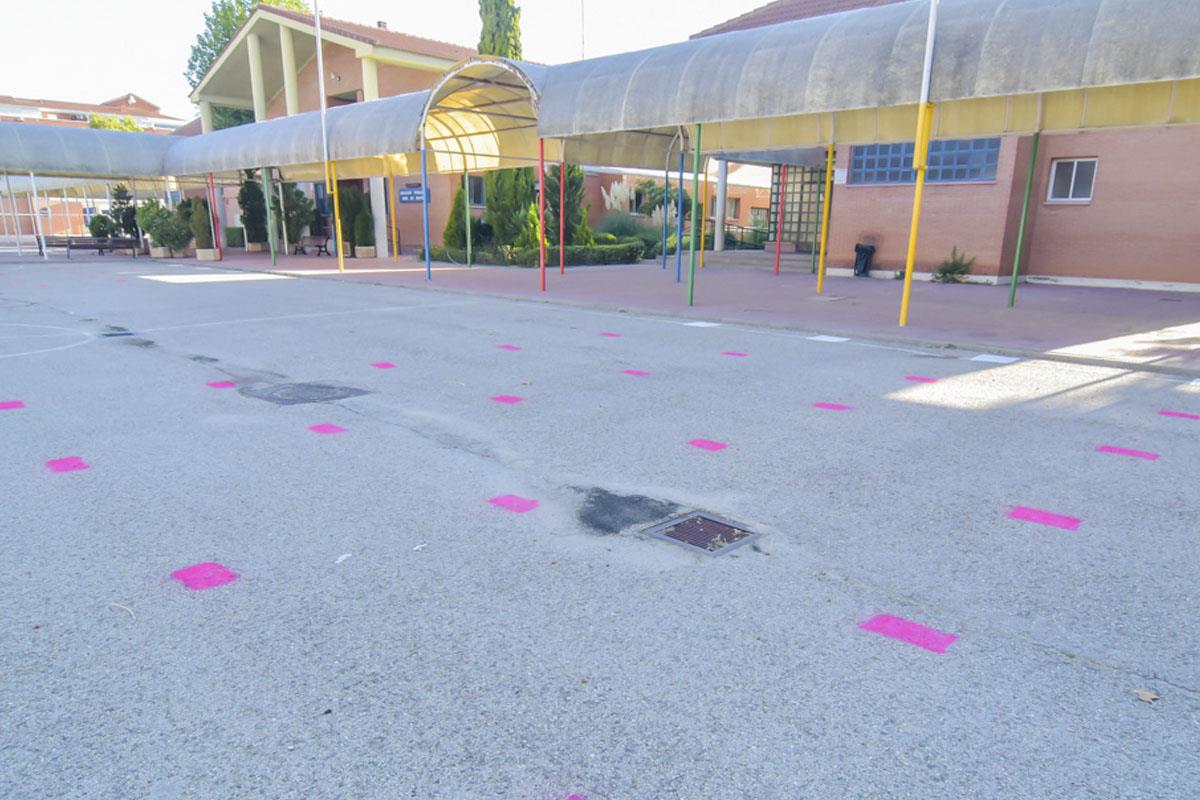 El ayuntamiento se encargará de la limpieza de estos puntos y entregará vallas y cintas para la separación de filas