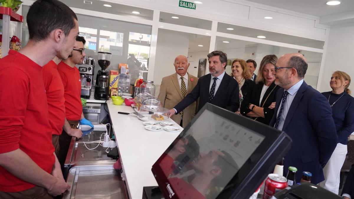 Se ha inaugurado la primera cafetería municipal gestionada por personas con discapacidad
