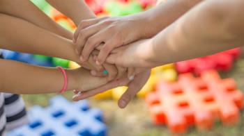 Bajo el título “Mujeres. Superación y fuerza” está compuesto por varias fotografías que rinden un homenaje a todas esas mujeres que han luchado