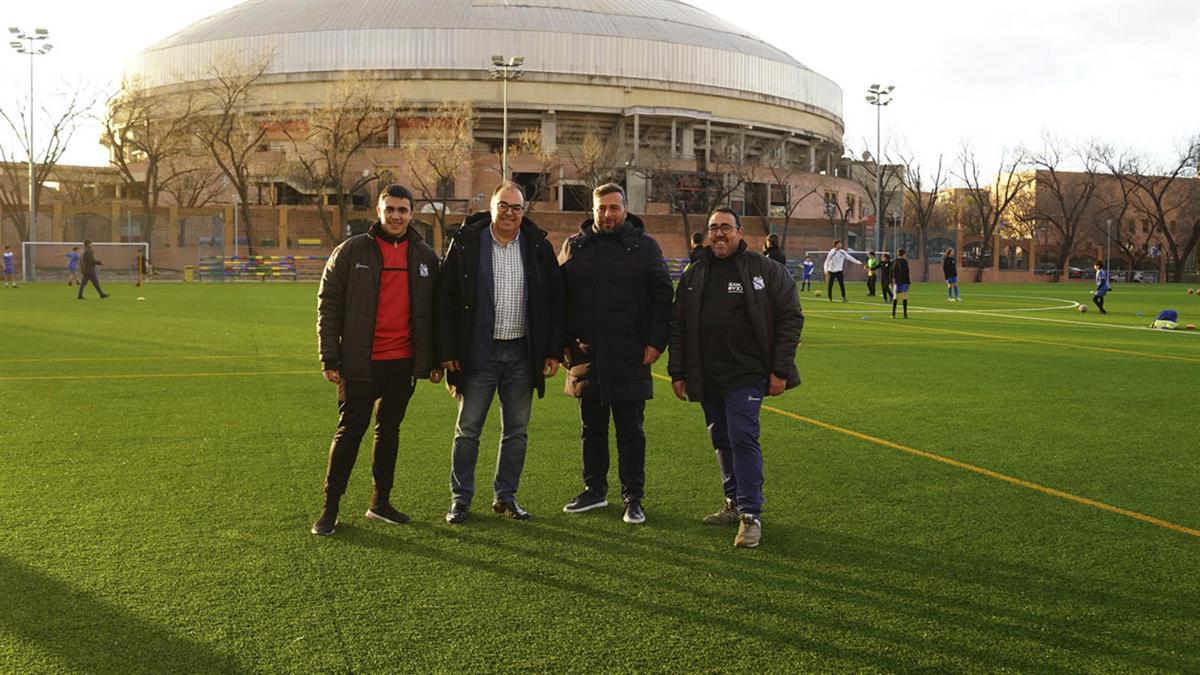 Finalizado el primer campo de fútbol, ya han comenzado los trabajos para cambiar el tapete del segundo terreno de juego