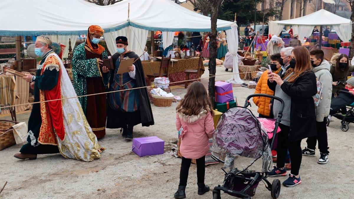 Sus Majestades estarán recibiendo a los niños en la Junta de Distrito de Hospital-Vivero-Universidad