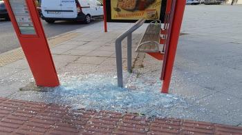 También han aparecido varios contenedores quemados