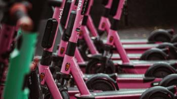 La Policía Local quiere así prevenir accidentes de tráfico en las zonas peatonales