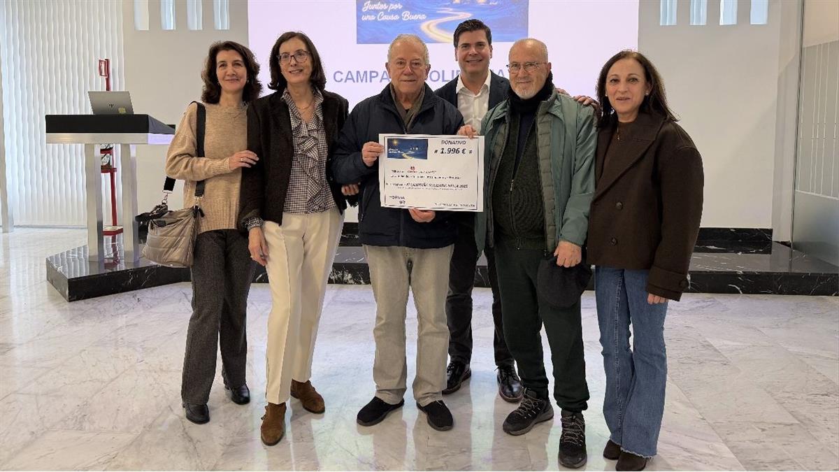 Al acto de entrega acudieron la concejala de Familia, Sonia Lolo y la concejala de Desarrollo Económico y Empleo, Ana Isabel Pérez