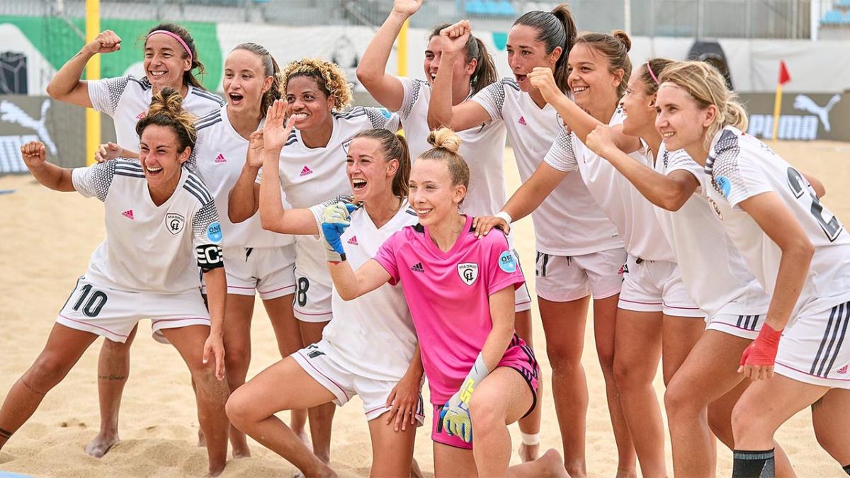 Formaron un equipo de fútbol playa y participó en la Champions alzándose con el título
