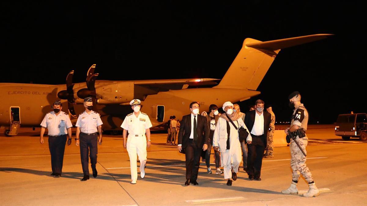 53 personas son las transportadas desde Afganistan a España 