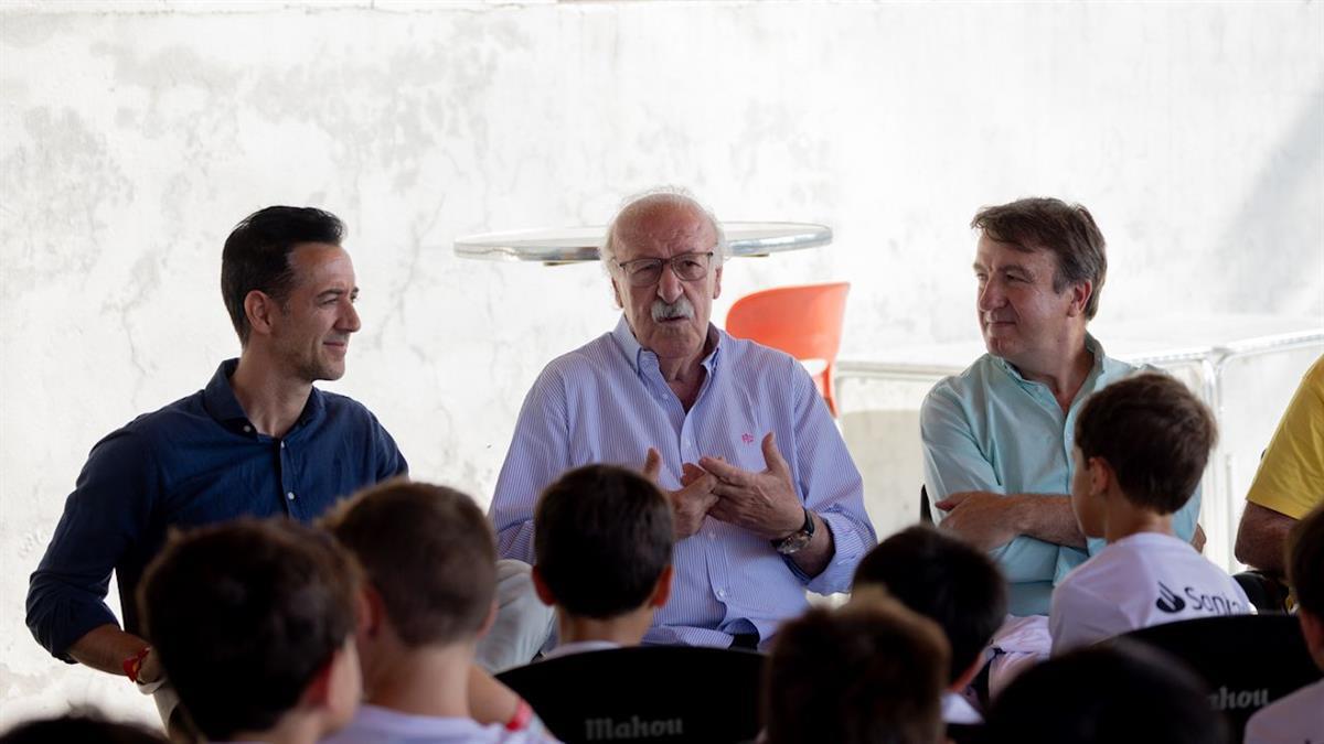 El ex seleccionador ha mantenido un encuentro con los participantes de este ya tradicional Campus