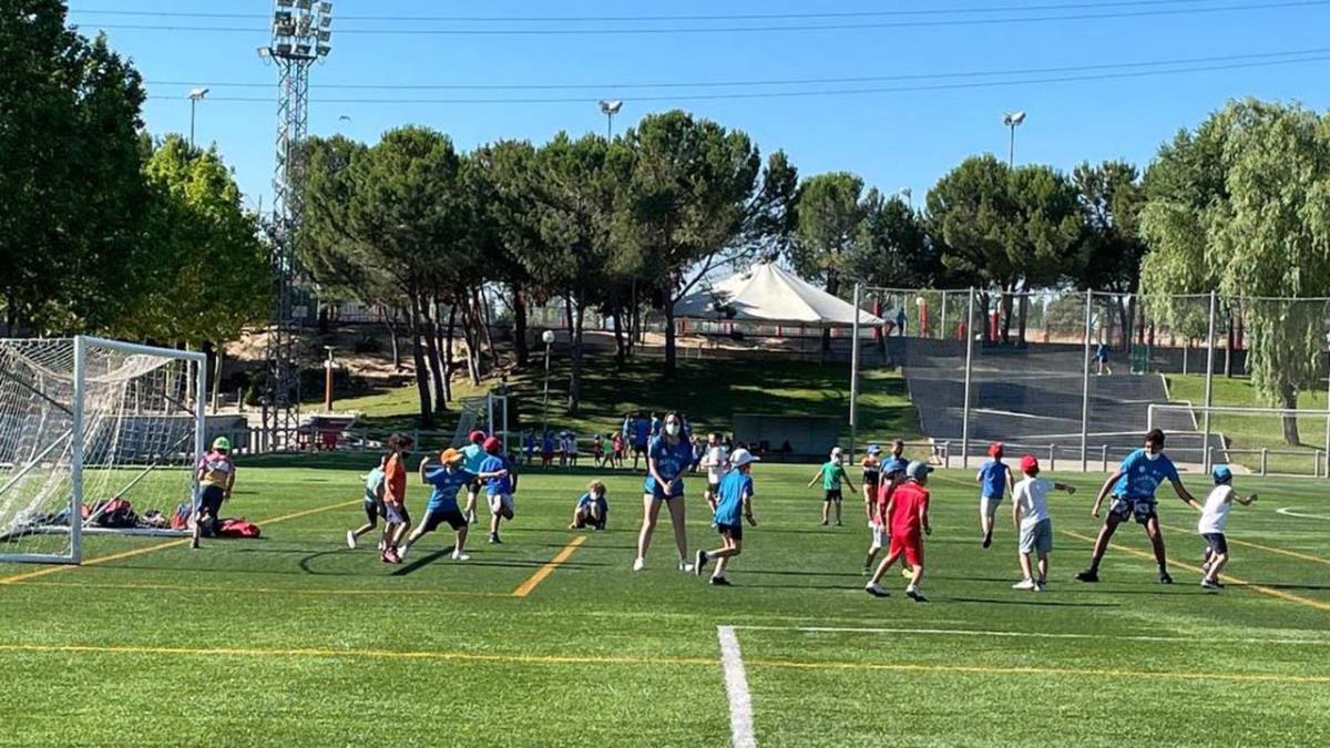 Unos 2.000 niños de Sanse disfrutan de unos campus deportivos que este año han recuperado las piscinas y los comedores
