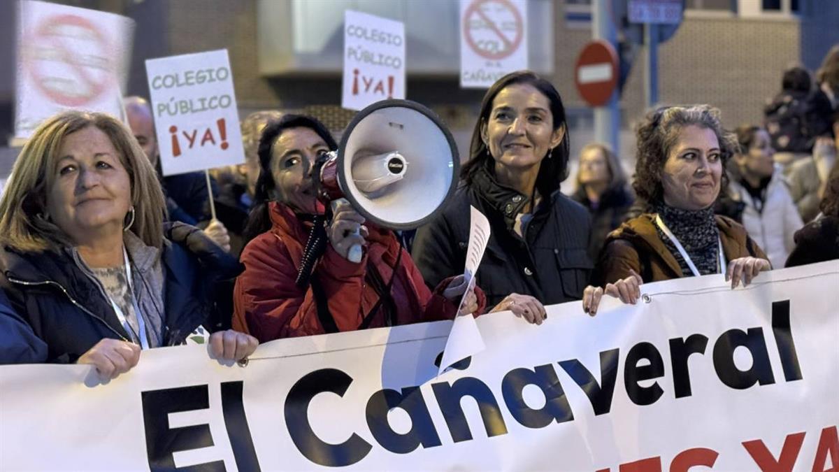 La portavoz del PSOE, Reyes Maroto, asegura que “con el modelo del PP en los barrios primero llegan las familias y luego los equipamientos”