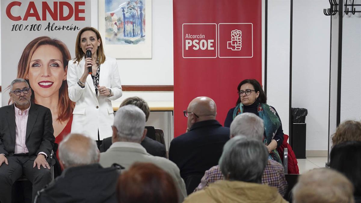 La candidata del PSOE Alcorcón recoge propuestas de los vecinos para su programa 'Pasión por Alcorcón'