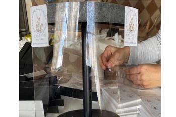 El consistorio humanense ha agradecido la acción solidaria de la dueña de esta empresa