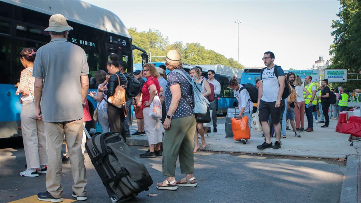 Los autobuses alternativos se colapsan y tardan una hora en hacer un recorrido de 20 minutos