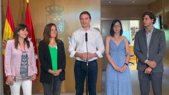 La cámara regional ha aprobado por unanimidad una declaración institucional en la que destacan “el fuerte compromiso” de la ciudad con los jóvenes