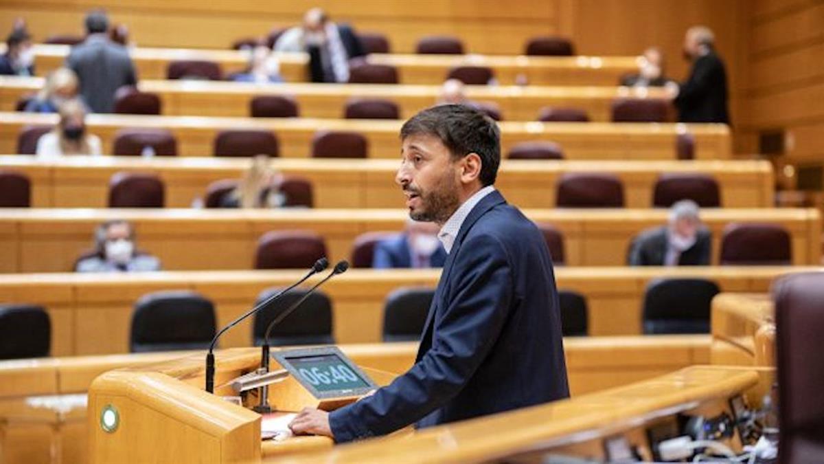 El senador socialista Fran Díaz destaca que la ciudad madrileña lleva cuarenta años trabajando por y con los jóvenes en políticas que benefician al colectivo