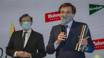 El alcalde recogió el galardón durante la VI gala de la Asociación de la Prensa Deportiva de Madrid 
