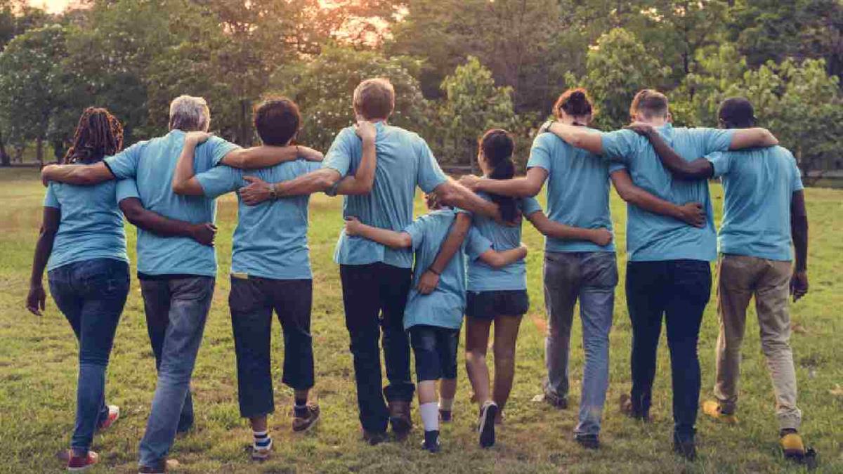 Sesiones informativas o talleres de tarjetas navideñas para los mayores de las residencias son algunas de las propuestas