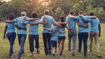 Sesiones informativas o talleres de tarjetas navideñas para los mayores de las residencias son algunas de las propuestas