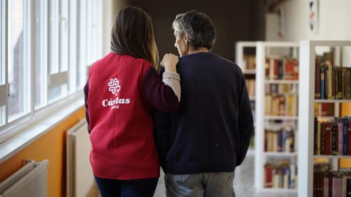 Durante el acto de aniversario, Almeida ha reivindicado la vocación de los trabajadores y voluntarios

