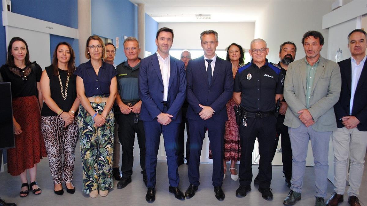 El consejero de Medio Ambiente Carlos Novillo ha visitado las nuevas dependencias del municipio 