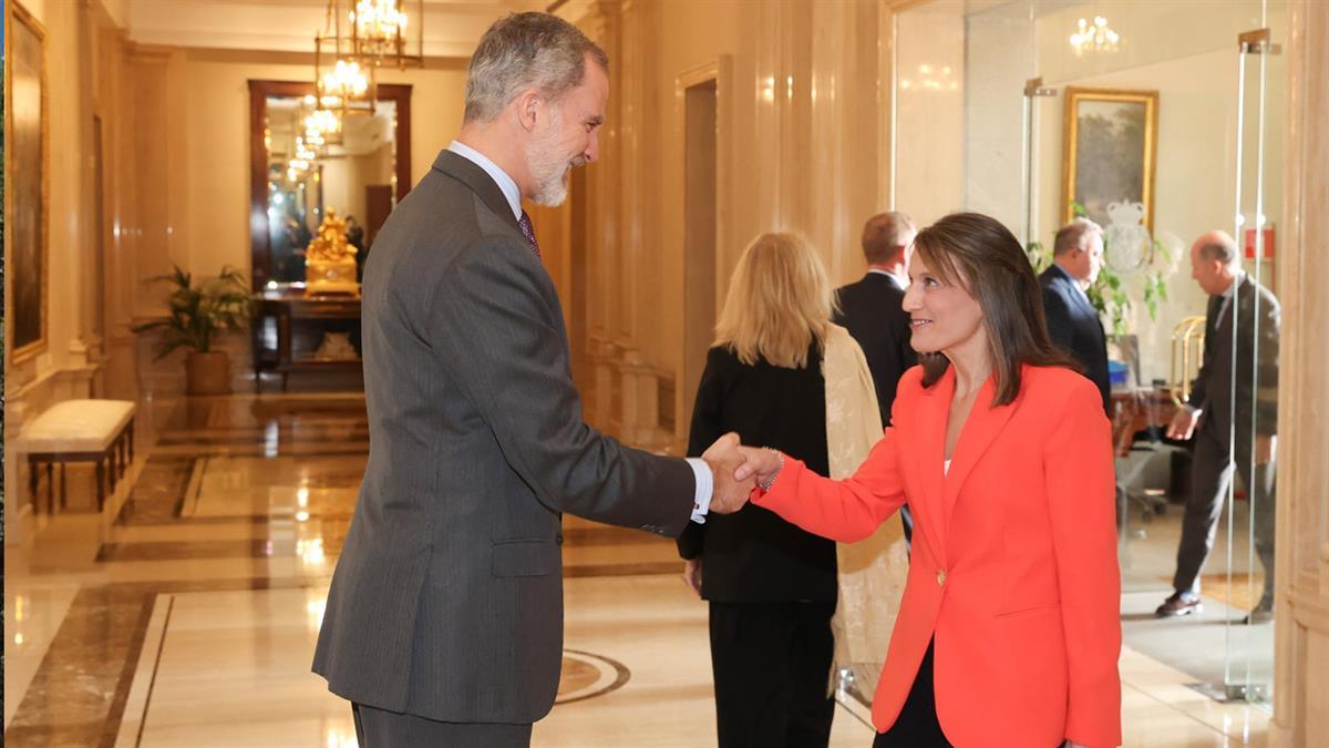 La alcaldesa de San Lorenzo de El Escorial se reúne con el Rey por el aniversario de la ETSI Montes, Forestal y del Medio Natural