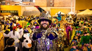 Cuatro destacadas chirigotas actuarán en varios puntos de la ciudad