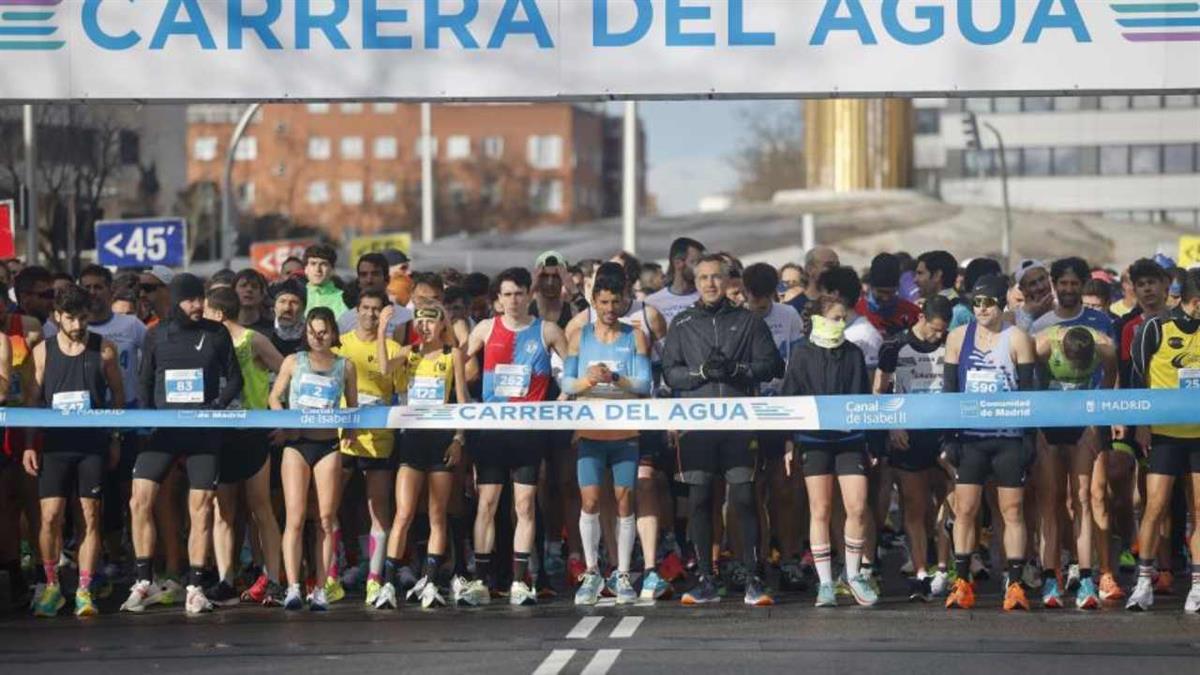 El consejero Carlos Novillo ha participado en la carrera y posteriormente ha entregado los premios
