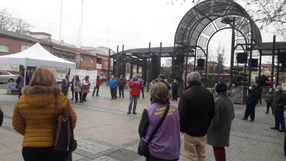La plataforma ha remitido cartas a la alcaldesa y a la secretaria de Podemos, manifestando su indignación