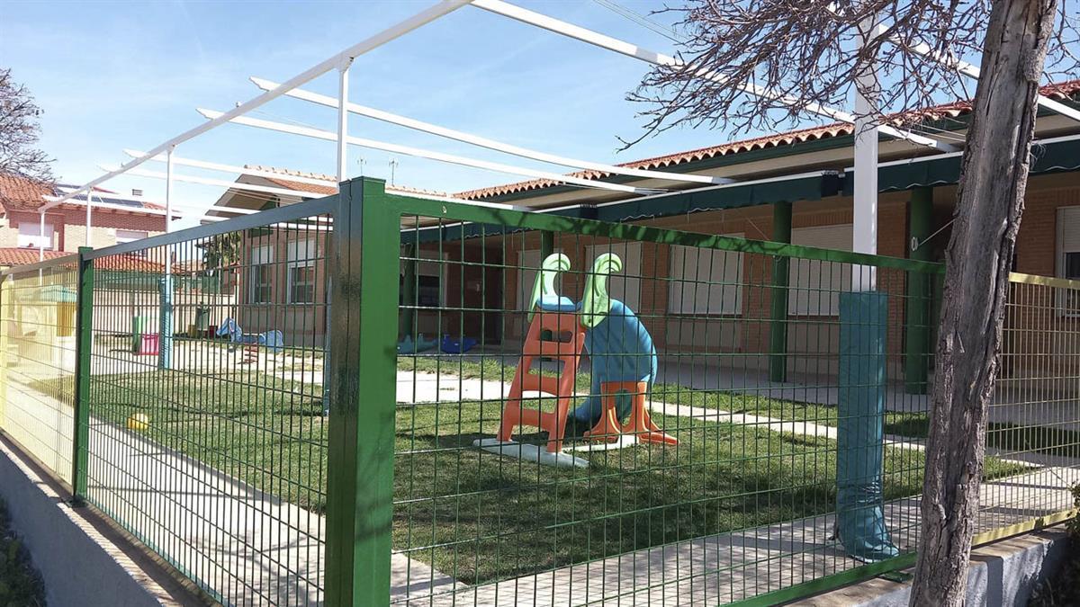 Según ha informado la Concejalía de Educación se han realizado trabajos en interiores y exteriores