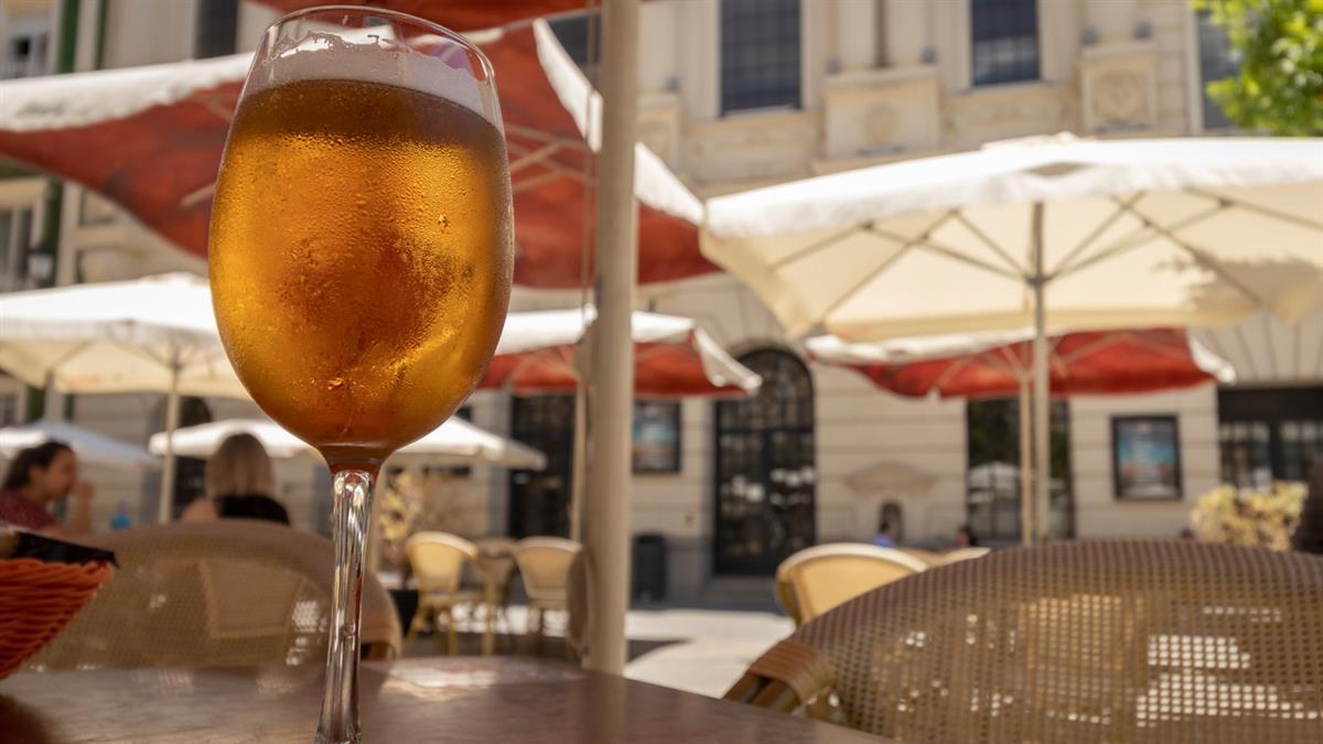 El equipo de gobierno ha lanzado un comunicado con asociaciones de hosteleros y comerciantes