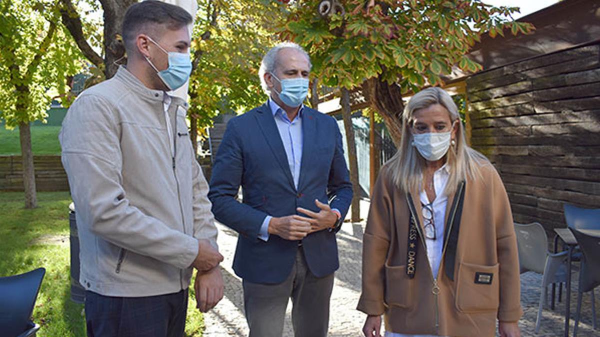 La década de mandato popular se ha celebrado en un acto al que ha acudido el Consejero de Sanidad de la Comunidad de Madrid