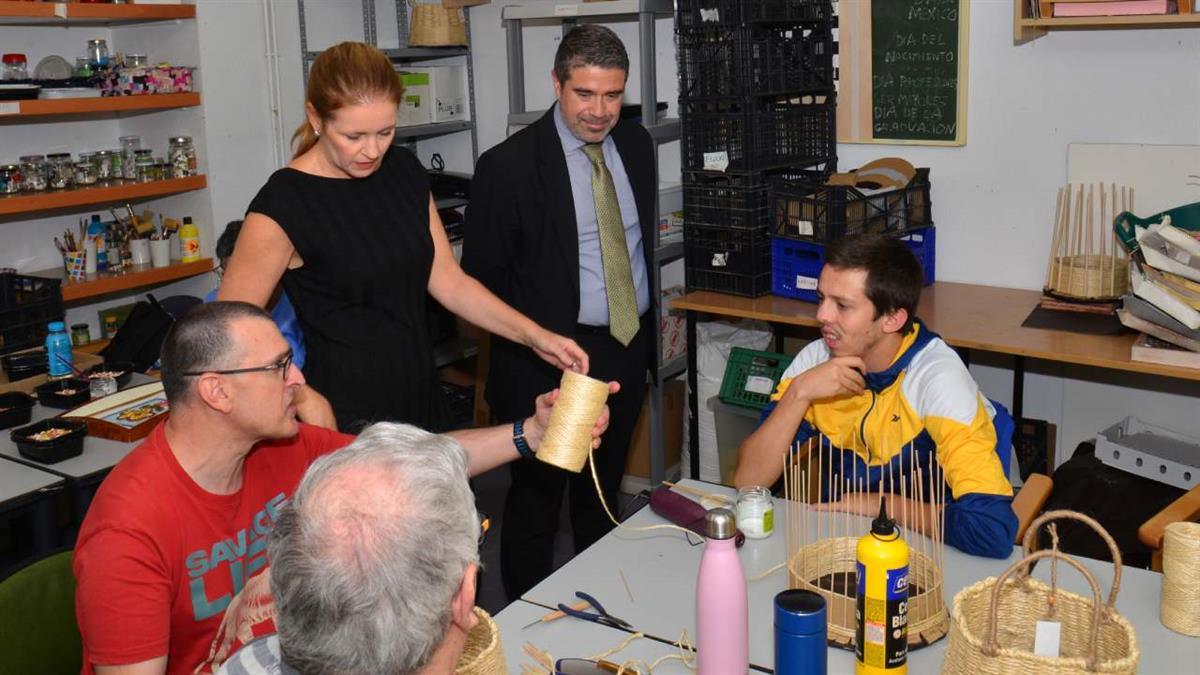 La consejera Ana Dávila ha visitado los centros Ocupacionales Estrella de Elola y de Día San Luis Gonzaga 