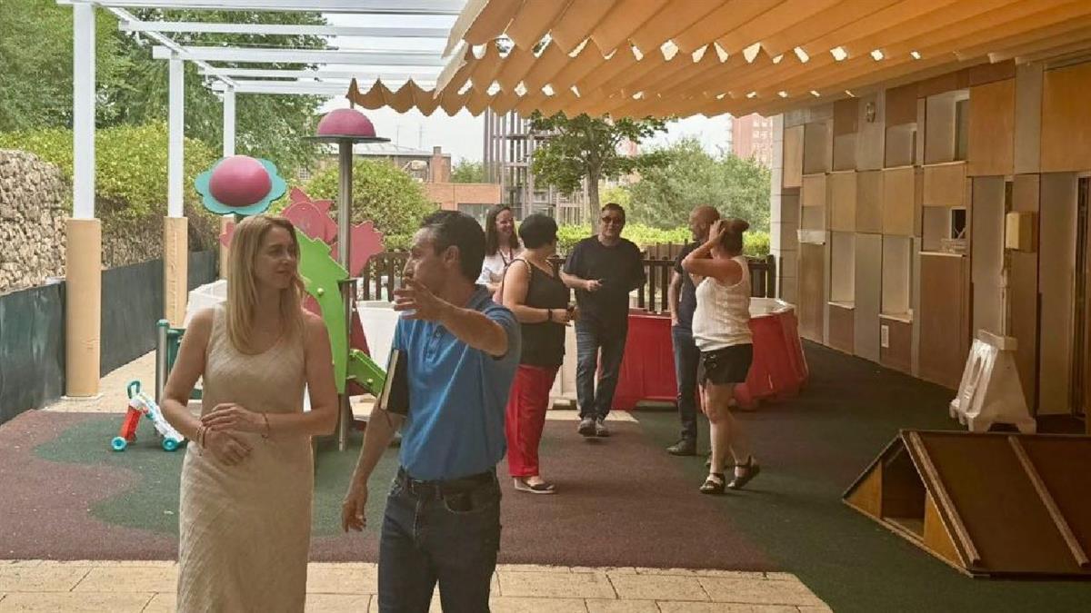 La concejala de Ciudad Lineal, Nadia Álvarez, visita las obras de la Escuela Infantil Las Azaleas
