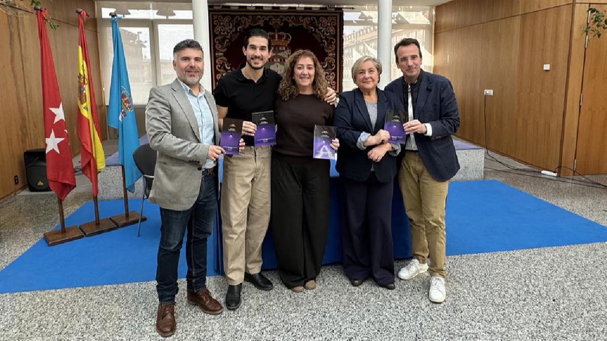 El ganador ha sido el español Juan Manuel Brun, por la obra 'Marisa'