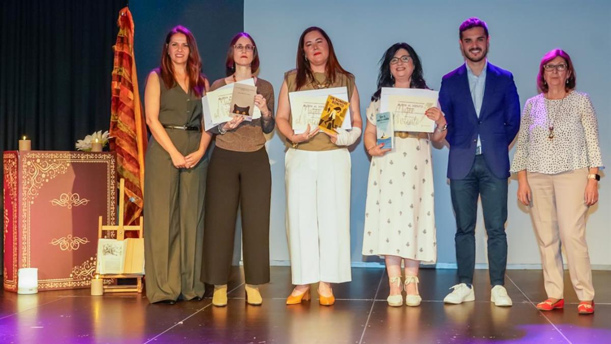 La ganadora recibirá 1.200 euros y la publicación de 50 ejemplares de su obra