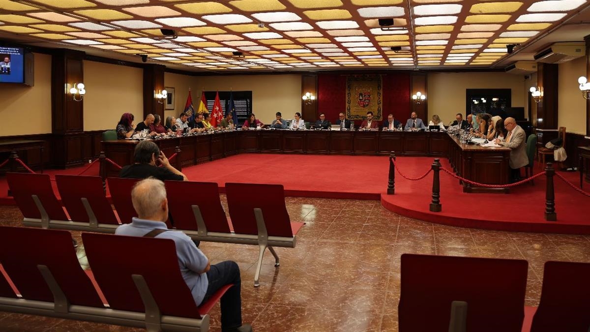 PP y Vox sacan adelante sus mociones de apoyo a la ciudad autónoma, mientras la sesión aborda también sanidad, vivienda y asuntos sociales.