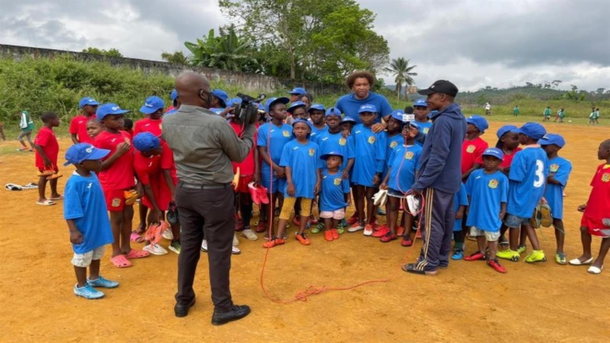 El Club ha colaborado a través del exfutbolista Benjamín Zarandona