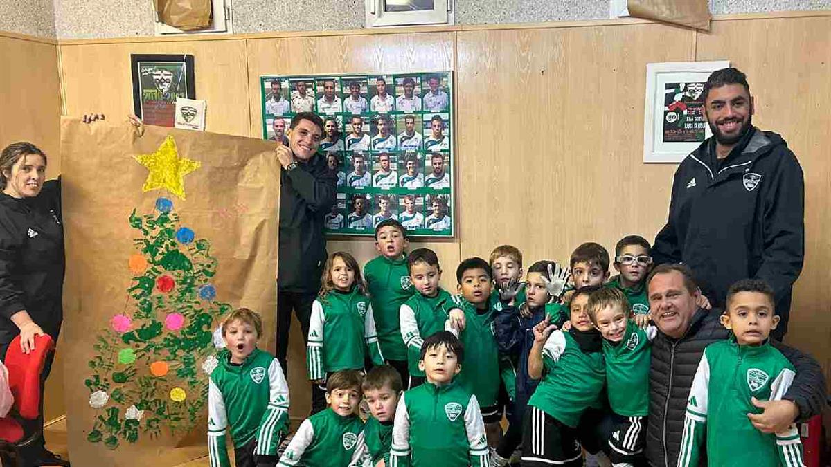 Los chupetines y prebenjamines han decorado la sede del club 