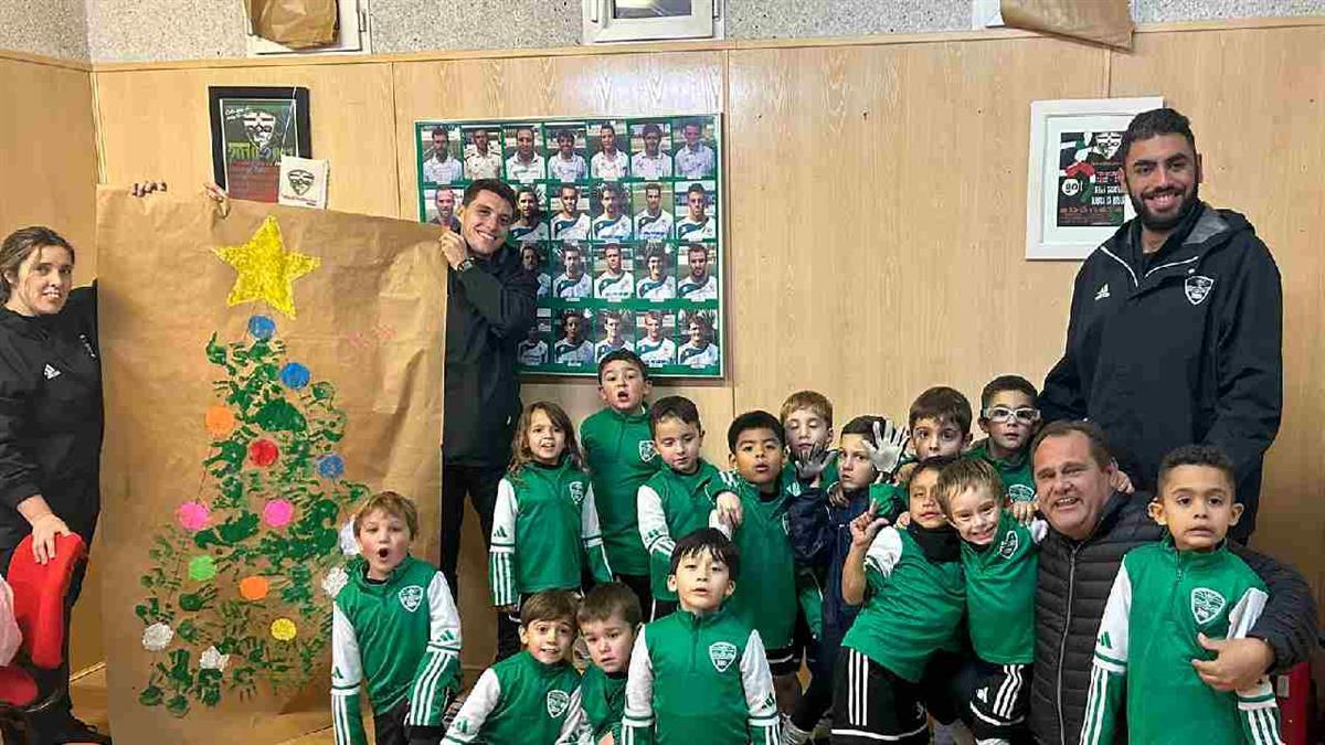 Los chupetines y prebenjamines han decorado la sede del club 
