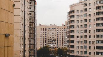 La constitución atribuye a las Comunidades Autónomas, y no al Estado, la competencia a legislar sobre la materia