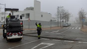 El Ayuntamiento realiza semanalmente trabajos de reparación de baches en distintas zonas de la localidad 