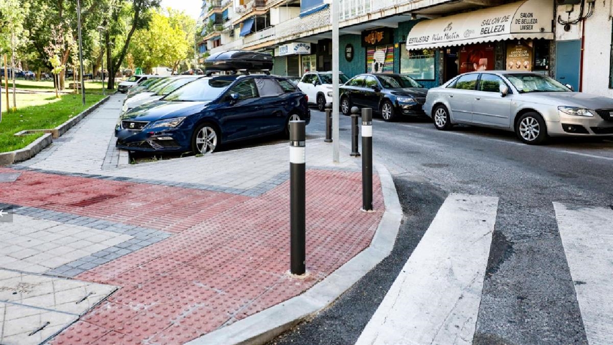 El alcalde visita la remodelación de Estoril I tras las más de 200 actuaciones del plan intensivo acometidas en el barrio
